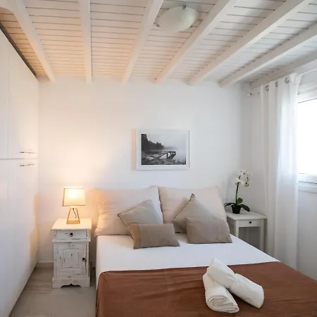 Sunny Roselani * Mykonos Town