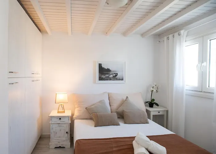 Sunny Roselani * Mykonos Town