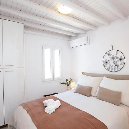 Sunny Roselani Mykonos Town