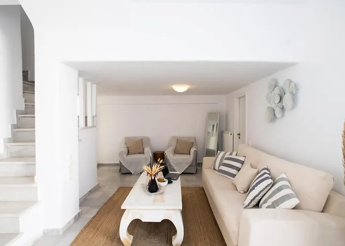 Sunny Roselani * Mykonos Town